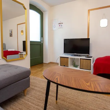 Fullhouse - Halle - R6 - Smarttv - Nespresso
