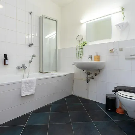 Fullhouse - Halle - R6 - Smarttv - Nespresso Halle (Saale)