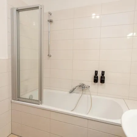 Fullhouse - Halle - R6 - Smarttv - Nespresso Halle (Saale)