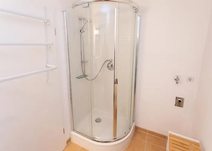 Fullhouse - Halle - R6 - Smarttv - Nespresso ハレ