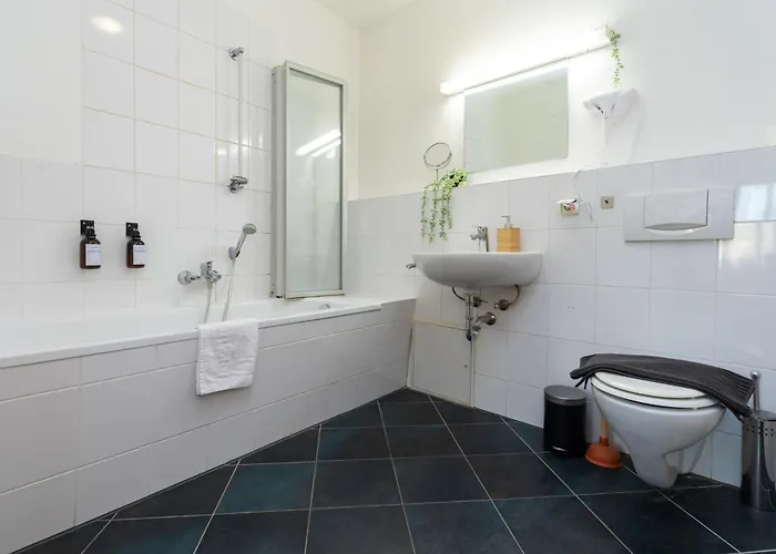 Fullhouse - Halle - R6 - Smarttv - Nespresso Halle (Saale)