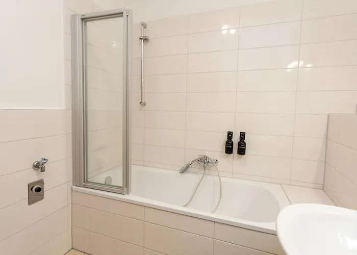 Fullhouse - Halle - R6 - Smarttv - Nespresso Halle (Saale)